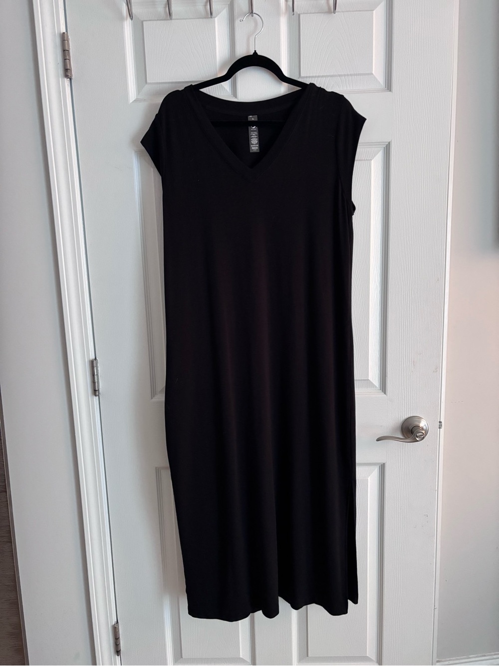 Lou and Grey Cap Sleeve Black V Neck maxi - jersey material